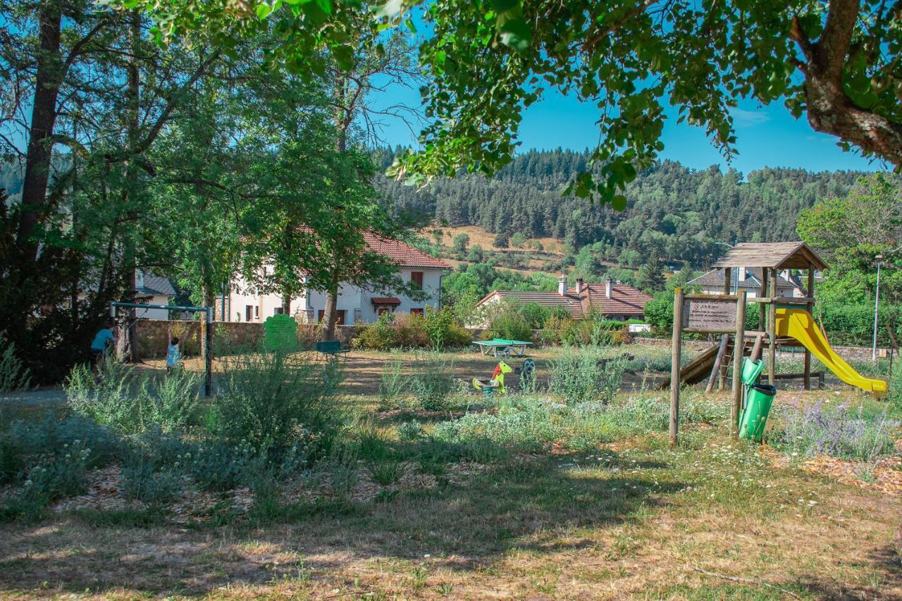 Villages De Gites Le Pigeonnier Le Malzieu-Ville Экстерьер фото